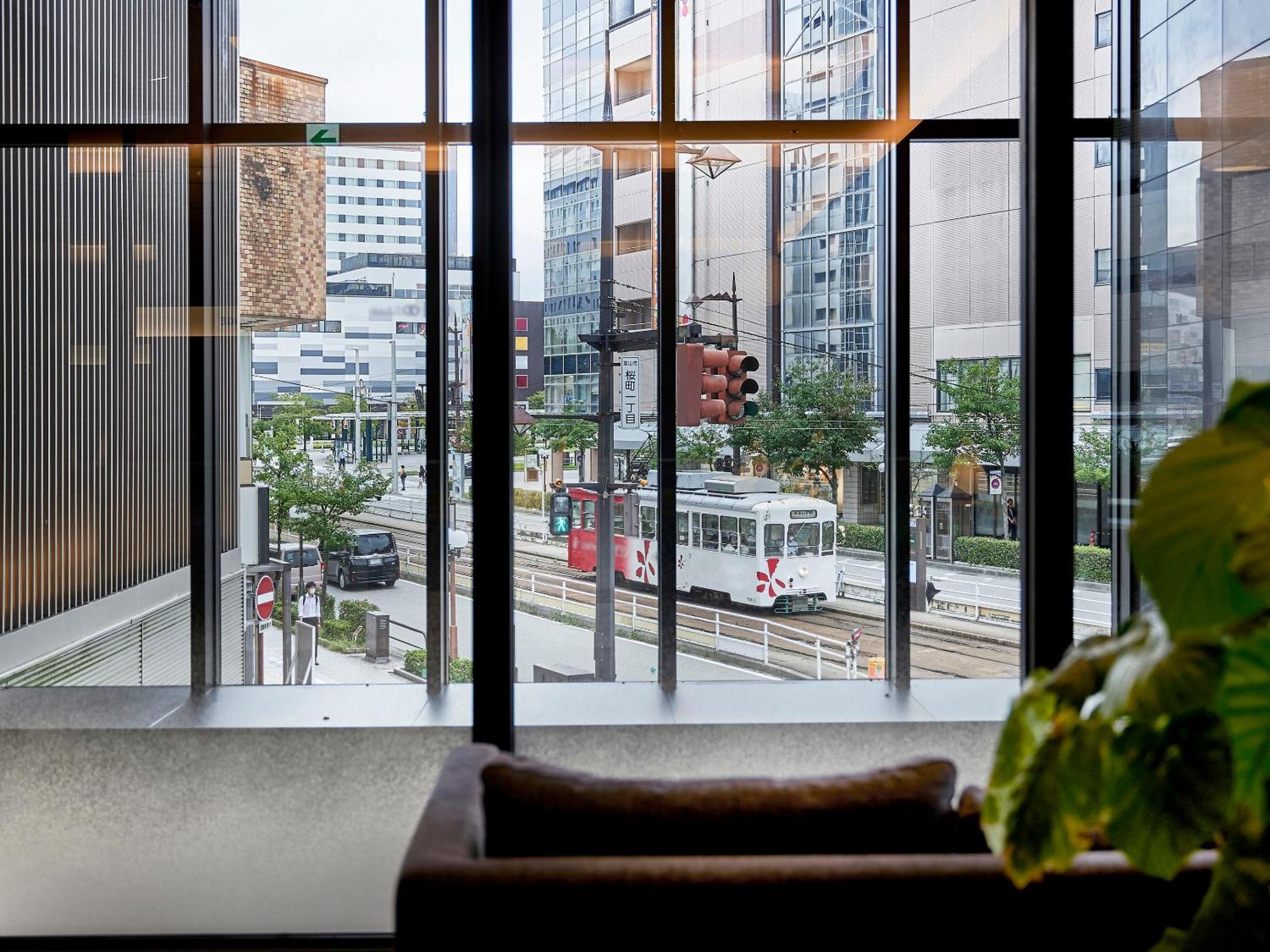 Daiwa Roynet Hotel Toyama-Ekimae Buitenkant foto